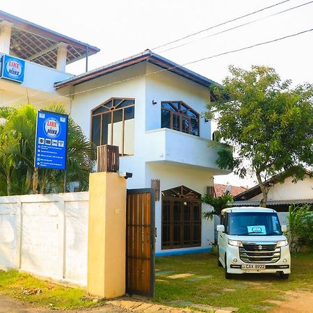 Like Mike Tourist Guest House & Restaurant Negombo Extérieur photo
