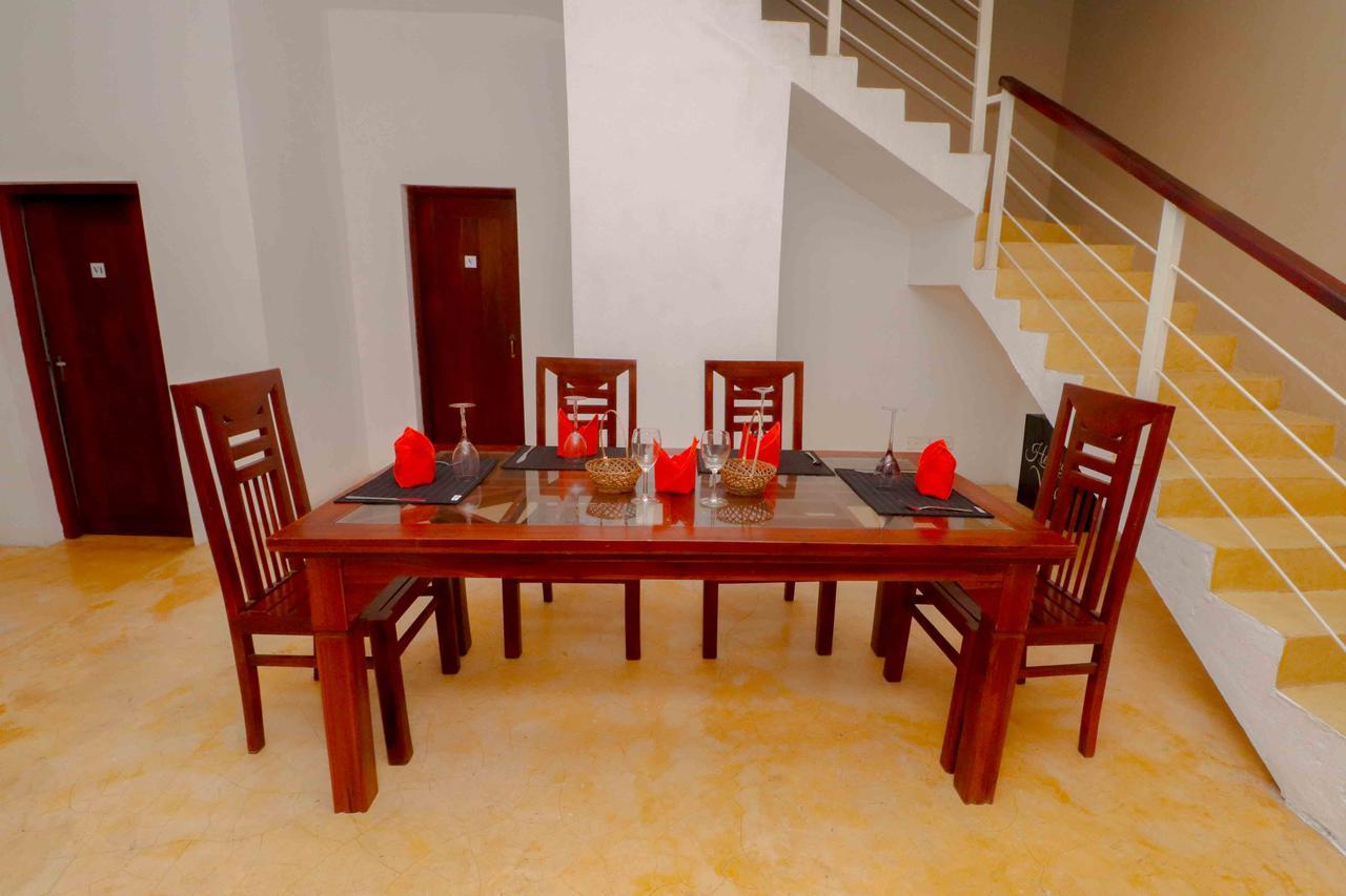 Like Mike Tourist Guest House & Restaurant Negombo Extérieur photo