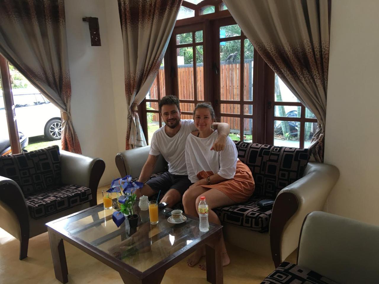 Like Mike Tourist Guest House & Restaurant Negombo Extérieur photo
