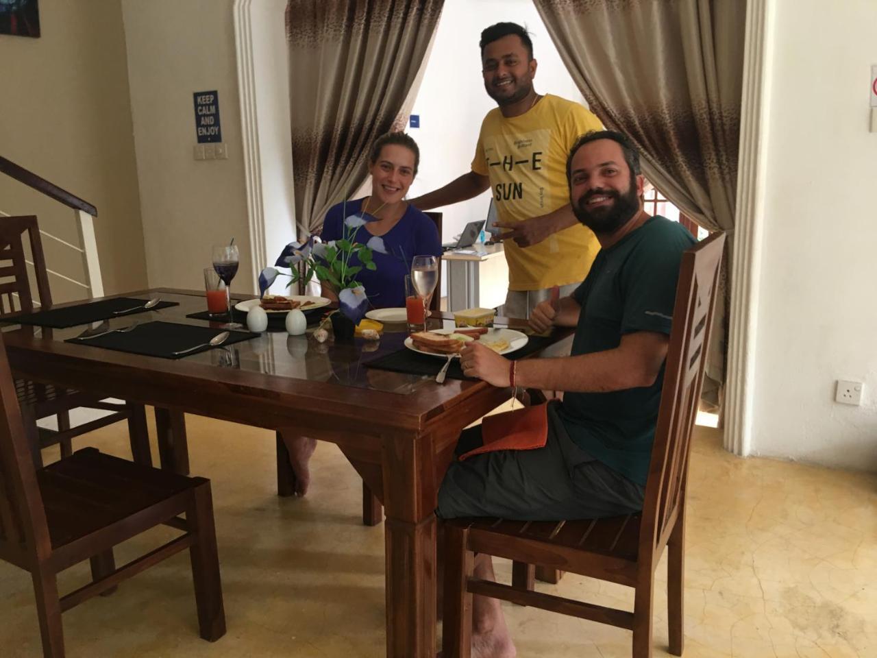 Like Mike Tourist Guest House & Restaurant Negombo Extérieur photo