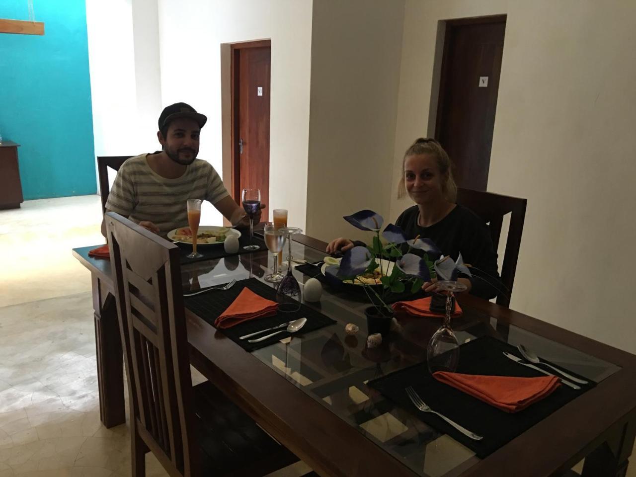 Like Mike Tourist Guest House & Restaurant Negombo Extérieur photo