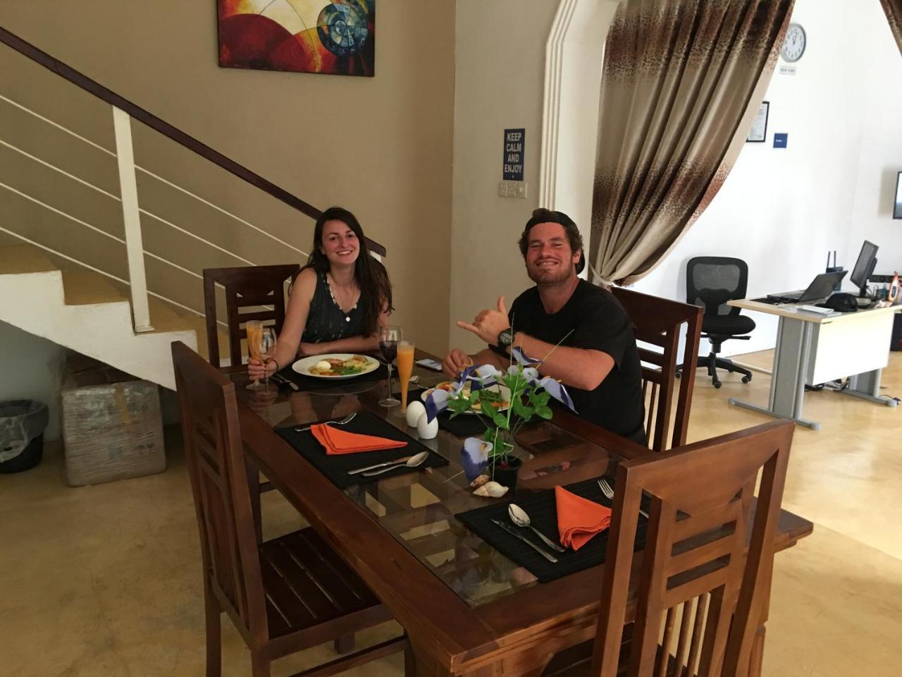 Like Mike Tourist Guest House & Restaurant Negombo Extérieur photo