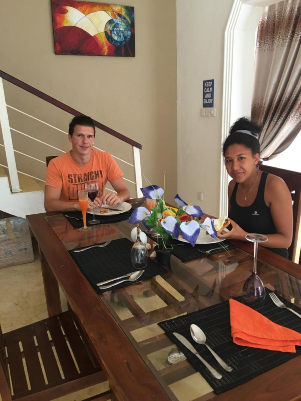 Like Mike Tourist Guest House & Restaurant Negombo Extérieur photo