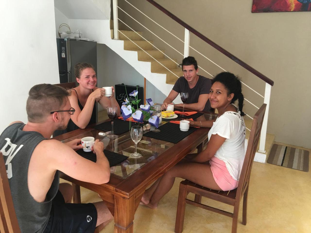 Like Mike Tourist Guest House & Restaurant Negombo Extérieur photo