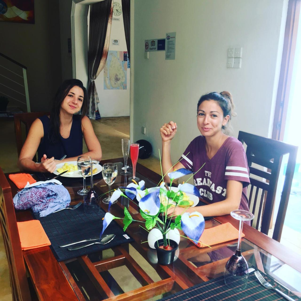 Like Mike Tourist Guest House & Restaurant Negombo Extérieur photo
