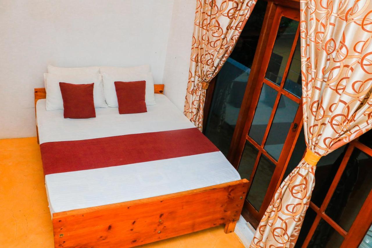 Like Mike Tourist Guest House & Restaurant Negombo Extérieur photo
