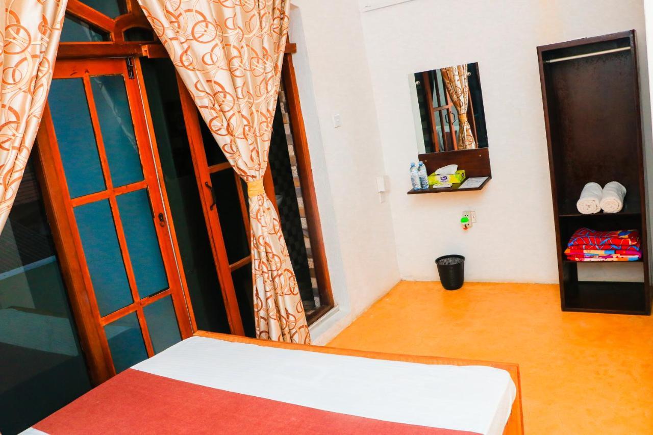 Like Mike Tourist Guest House & Restaurant Negombo Extérieur photo