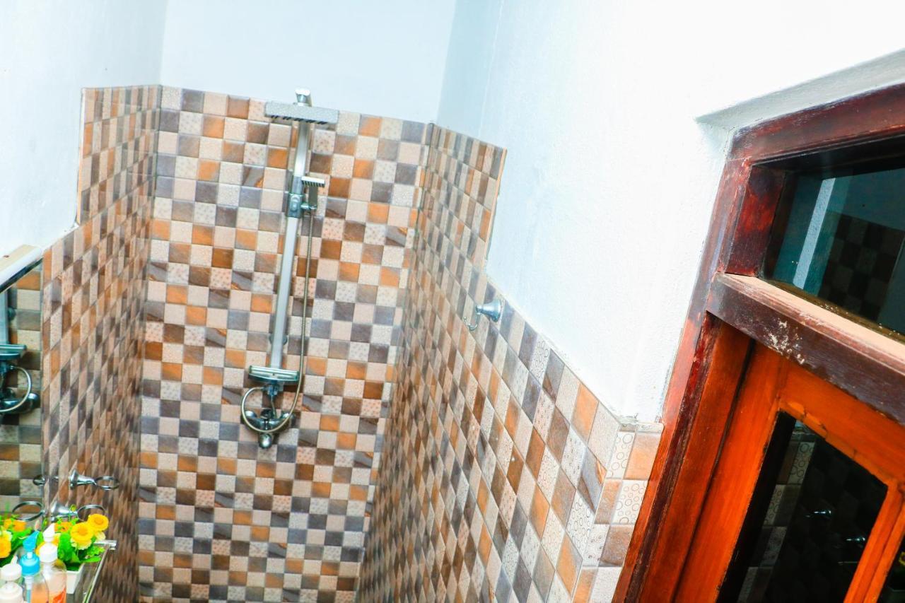 Like Mike Tourist Guest House & Restaurant Negombo Extérieur photo