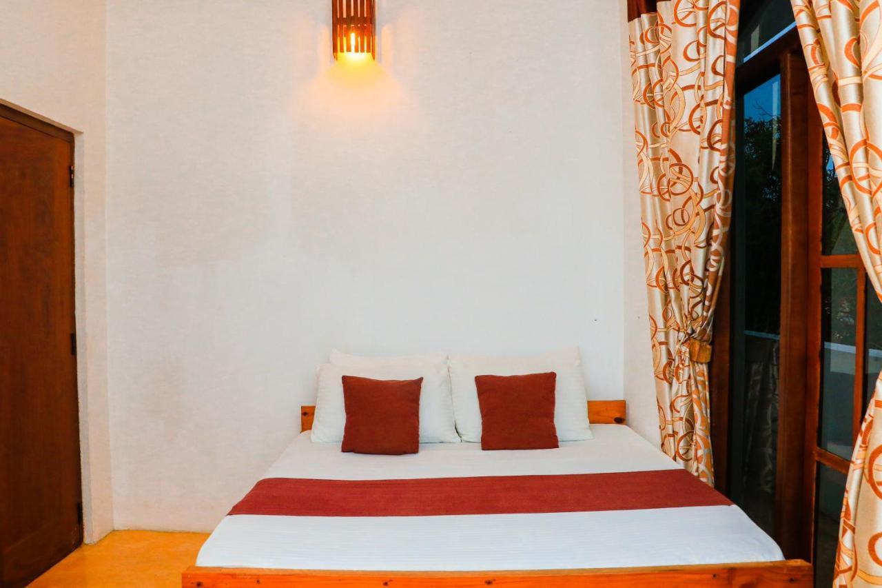 Like Mike Tourist Guest House & Restaurant Negombo Extérieur photo
