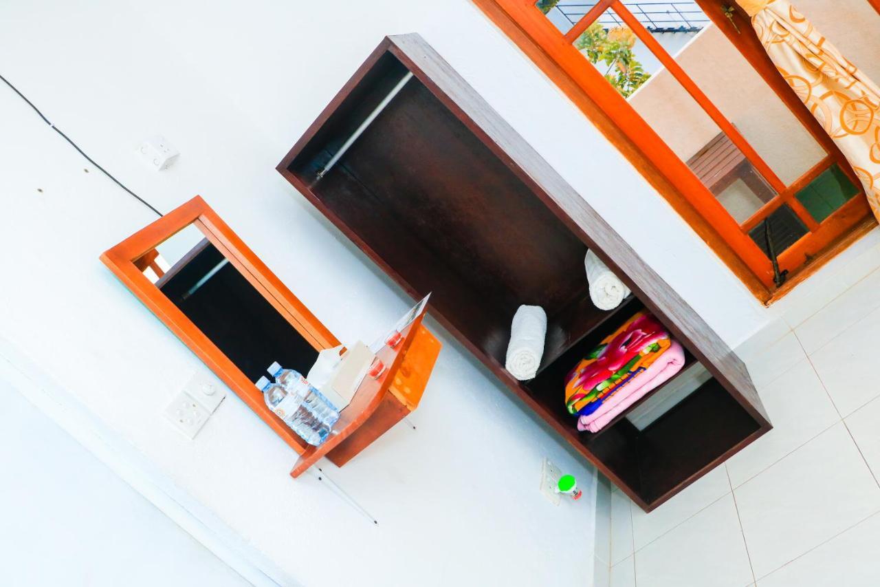 Like Mike Tourist Guest House & Restaurant Negombo Extérieur photo