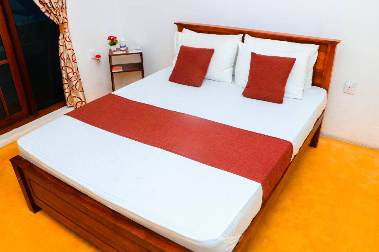 Like Mike Tourist Guest House & Restaurant Negombo Extérieur photo
