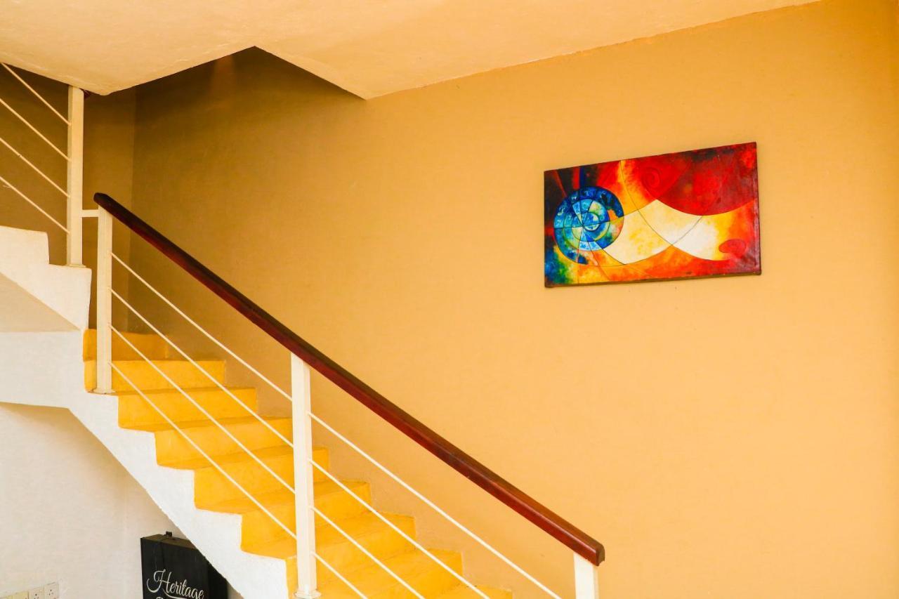 Like Mike Tourist Guest House & Restaurant Negombo Extérieur photo