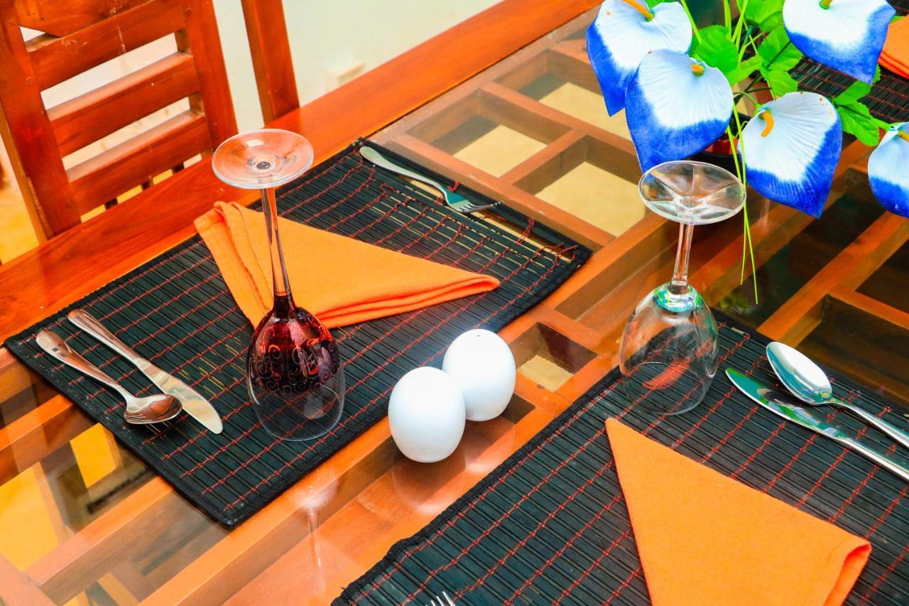 Like Mike Tourist Guest House & Restaurant Negombo Extérieur photo