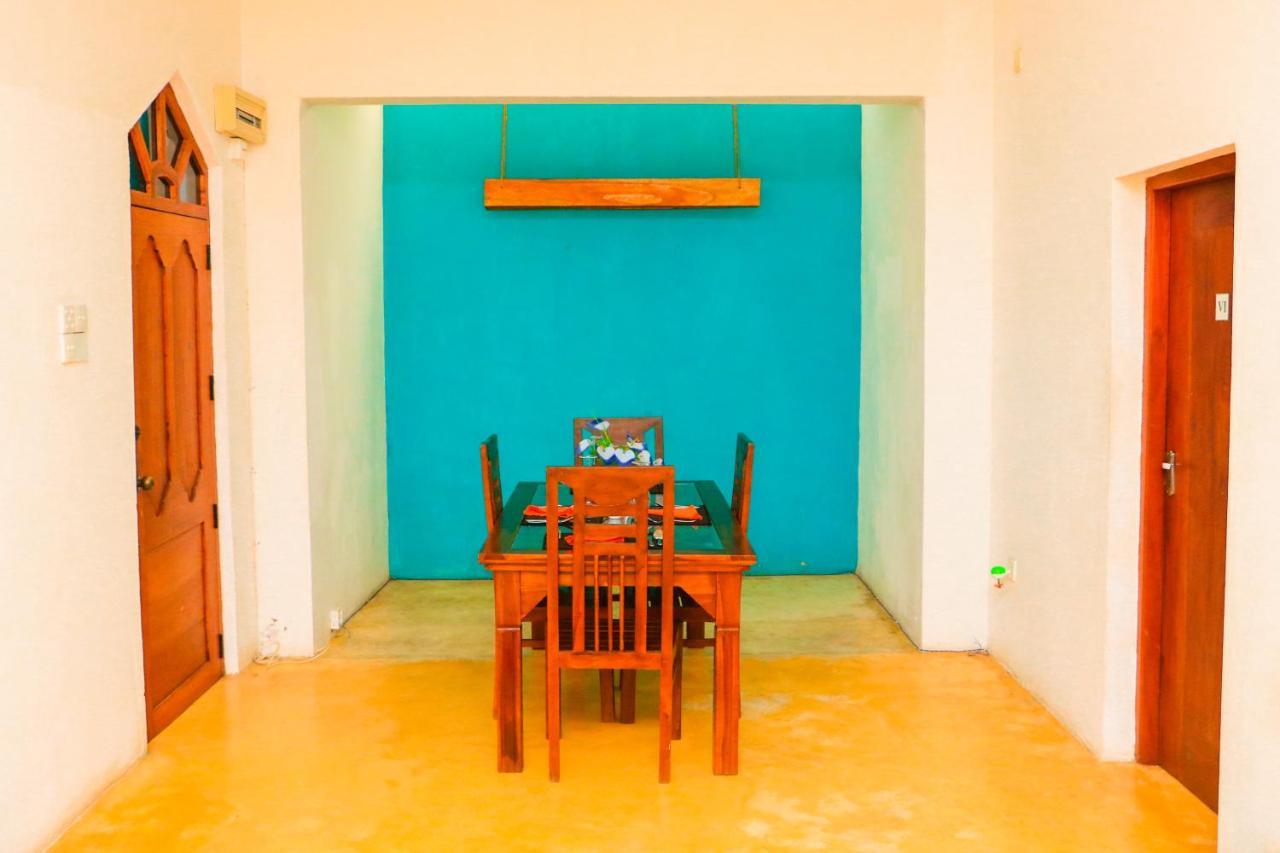 Like Mike Tourist Guest House & Restaurant Negombo Extérieur photo