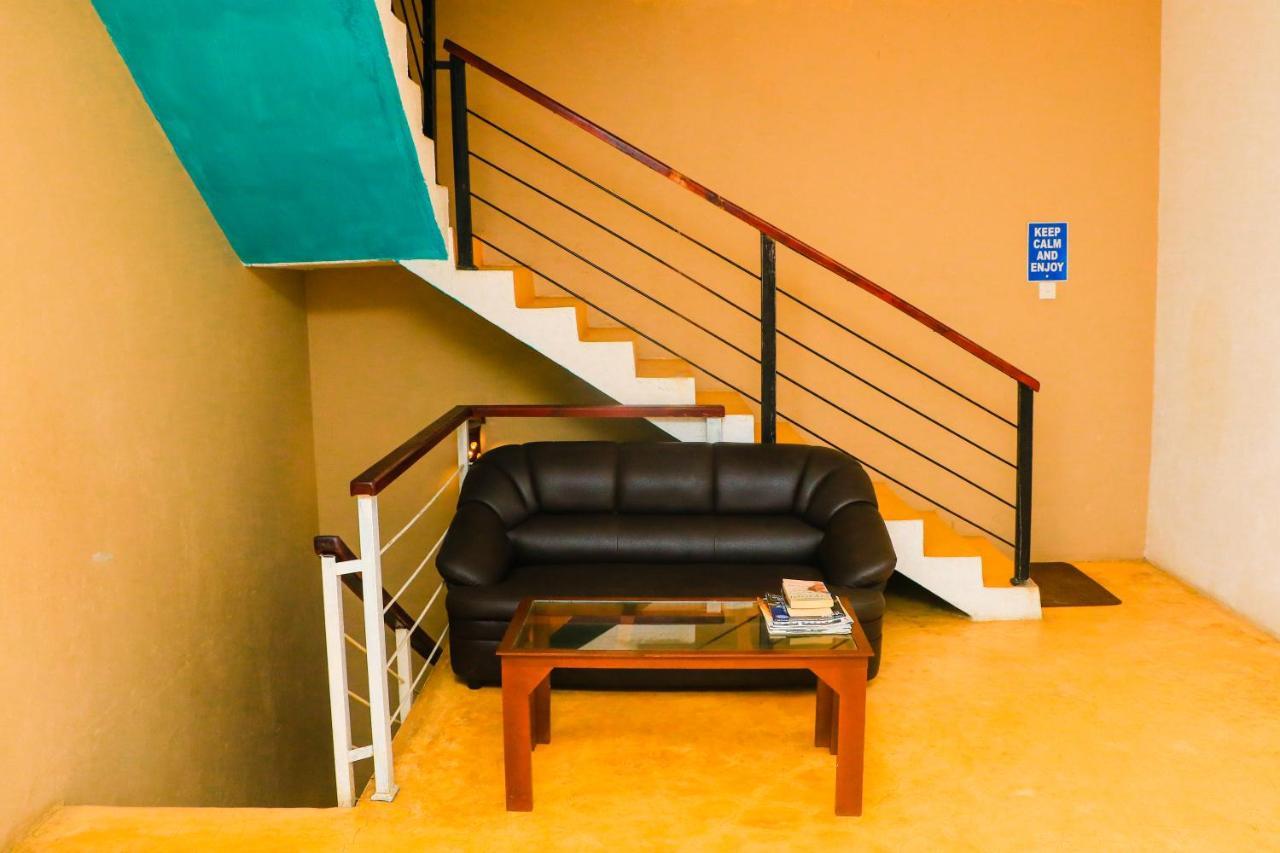 Like Mike Tourist Guest House & Restaurant Negombo Extérieur photo